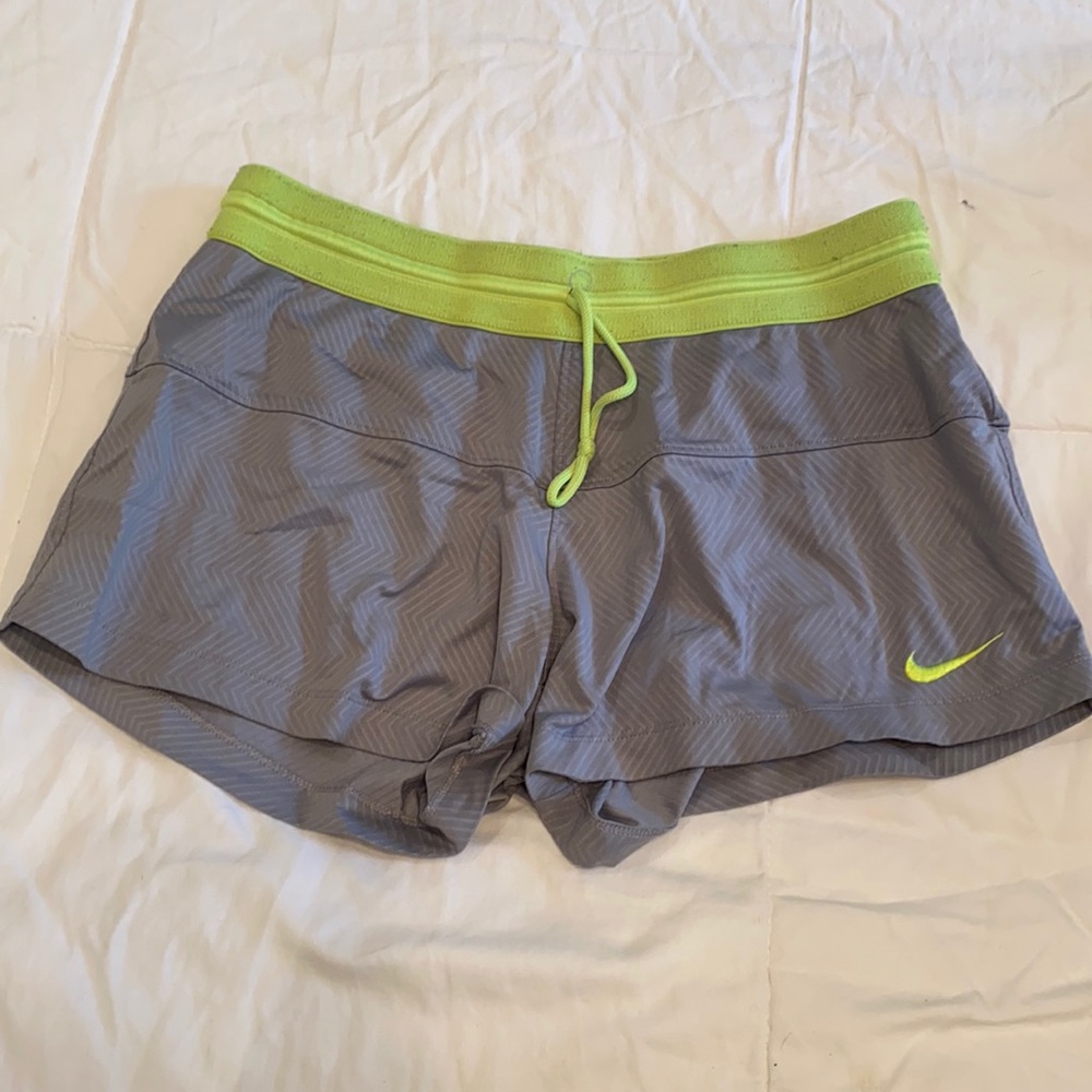 Nike shorts size medium